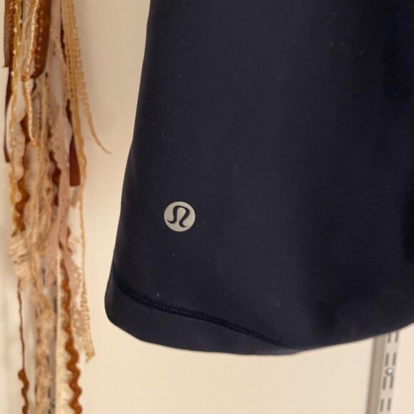 SOLD Wunder Train Contour Shorts 6" Inseam - Picture 2 of 4